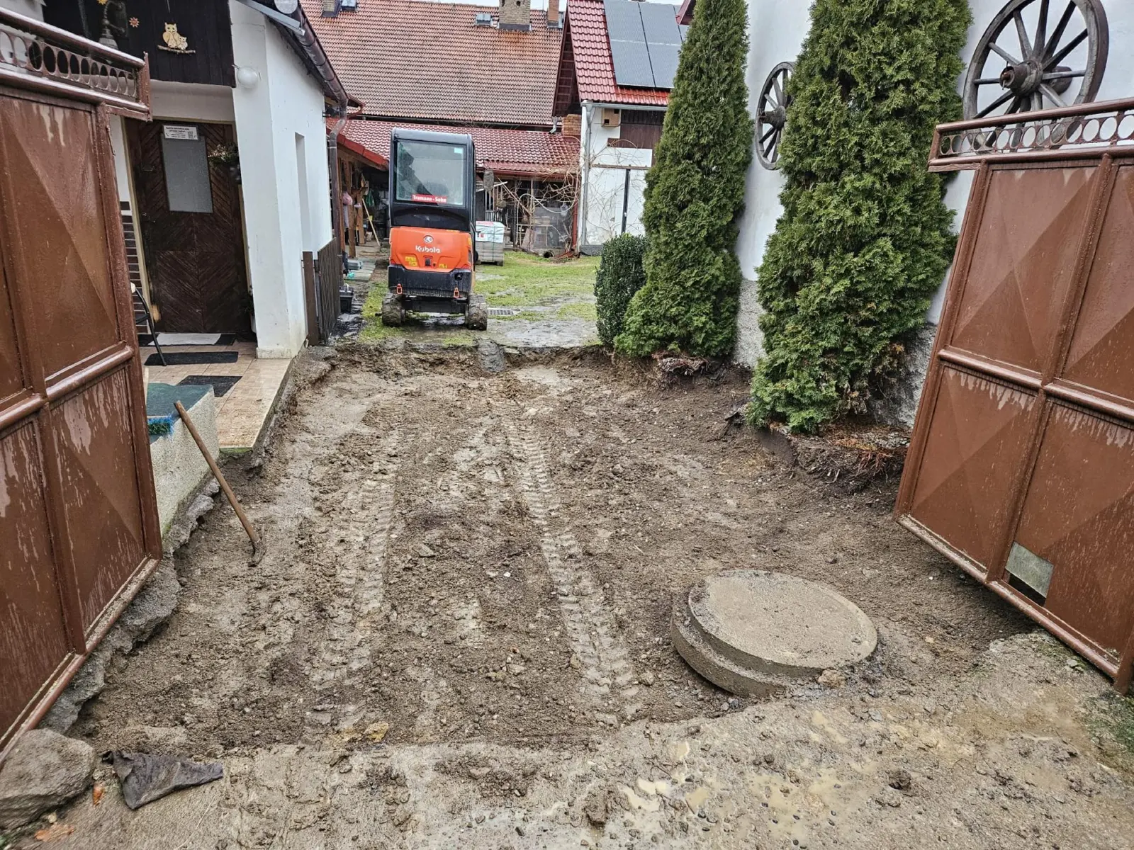 Pokládka zámkové dlažby v Kňovicích u Sedlčan – fotografie z realizace